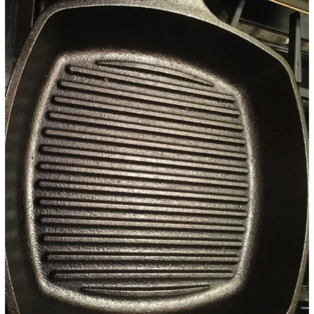 L8SGP3 Cast Iron Square Grill Pan Pre-Seasoned 10.5-inch